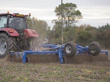 Dalbo MaxiRoll Knivtromle, kan findele og bearbejde planterester uden at beskadige den forgående afgrødes rodsystem | TBS Maskinpower