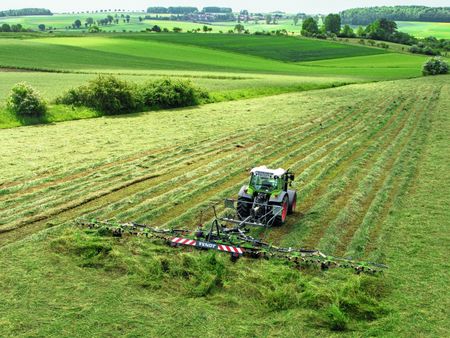 Grovfoderteknik, Fendt traktor på mark | TBS Maskinpower
