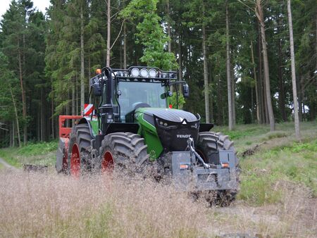 Fendt skovtraktor i skov | TBS Maskinpower