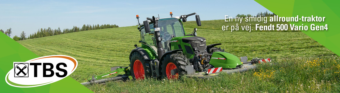 Fendt 500 Vario Gen4, der kører på mark og slår græs